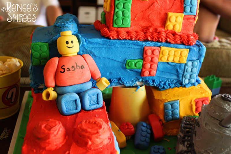 Lego cake by @ReneesSoirees